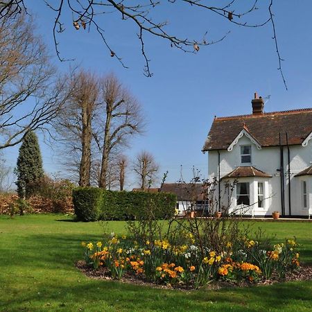 Hookwood Lodge London Gatwick هورلي المظهر الخارجي الصورة