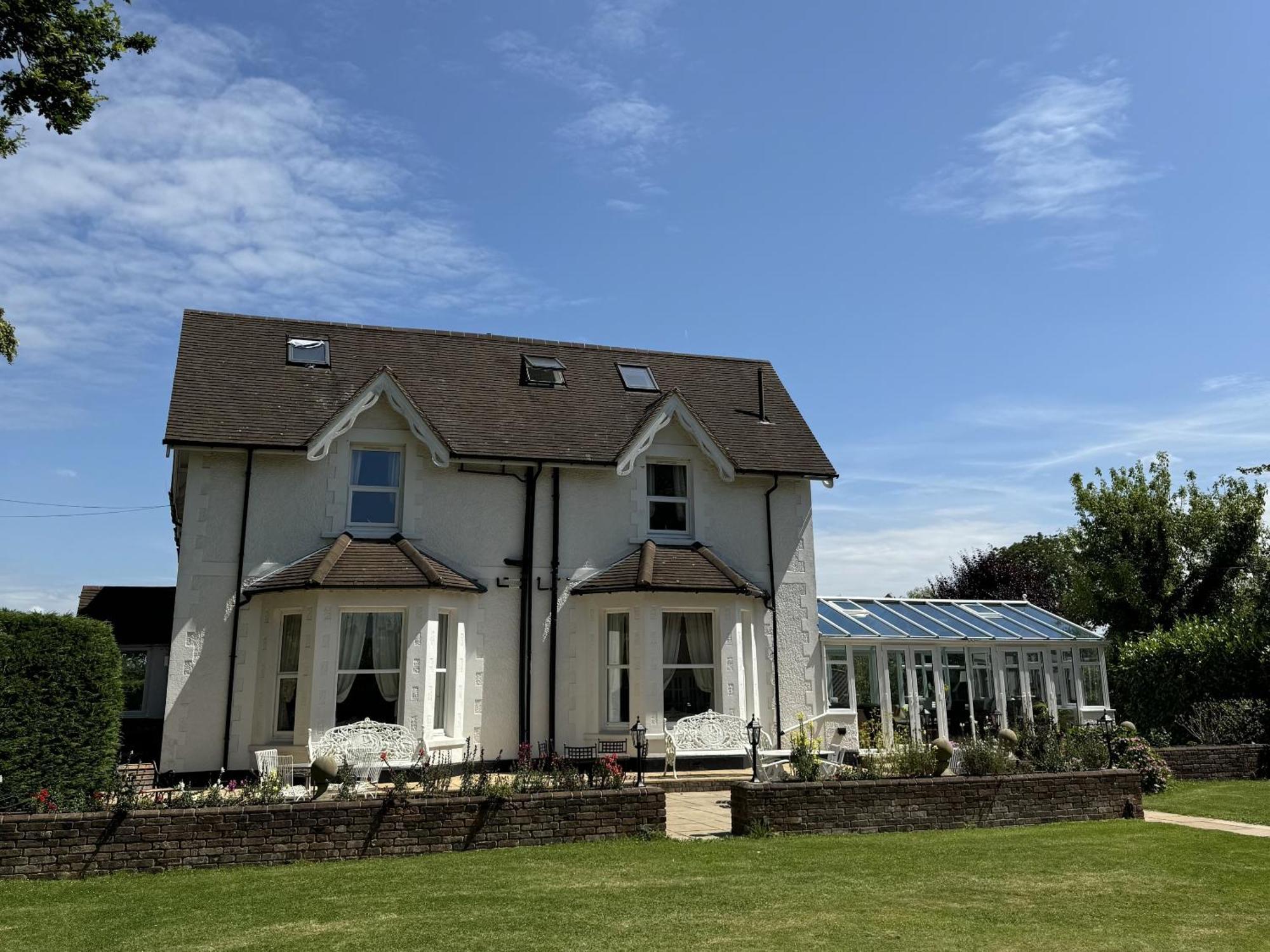 Hookwood Lodge London Gatwick هورلي المظهر الخارجي الصورة