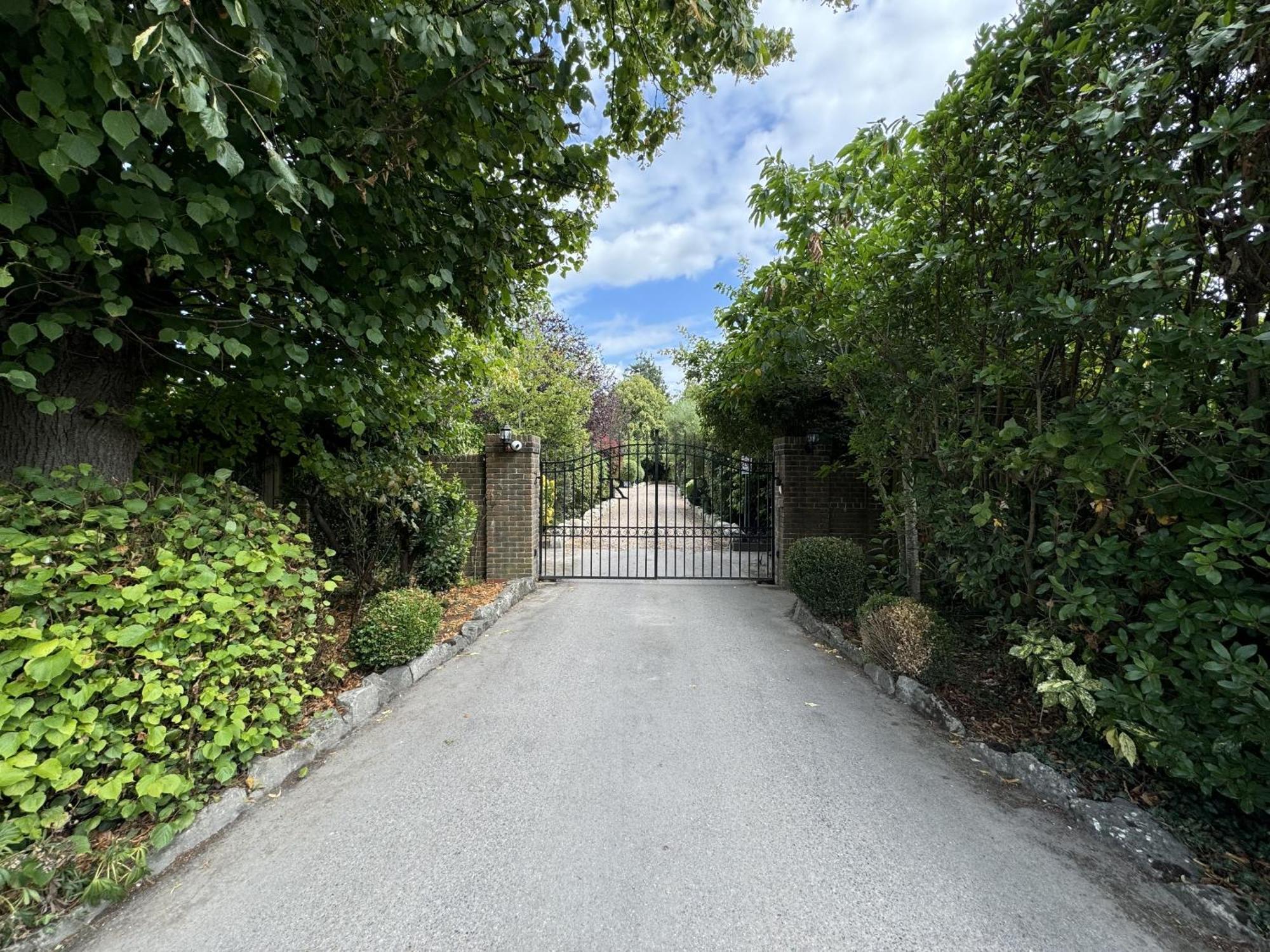 Hookwood Lodge London Gatwick هورلي المظهر الخارجي الصورة
